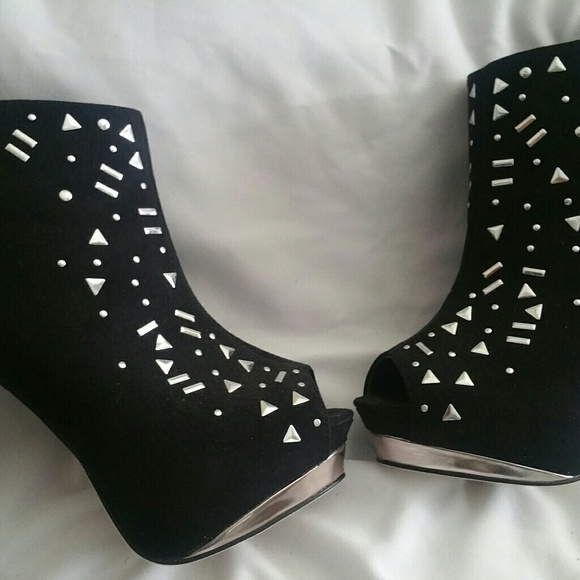 Booties - Picture 4 of 5